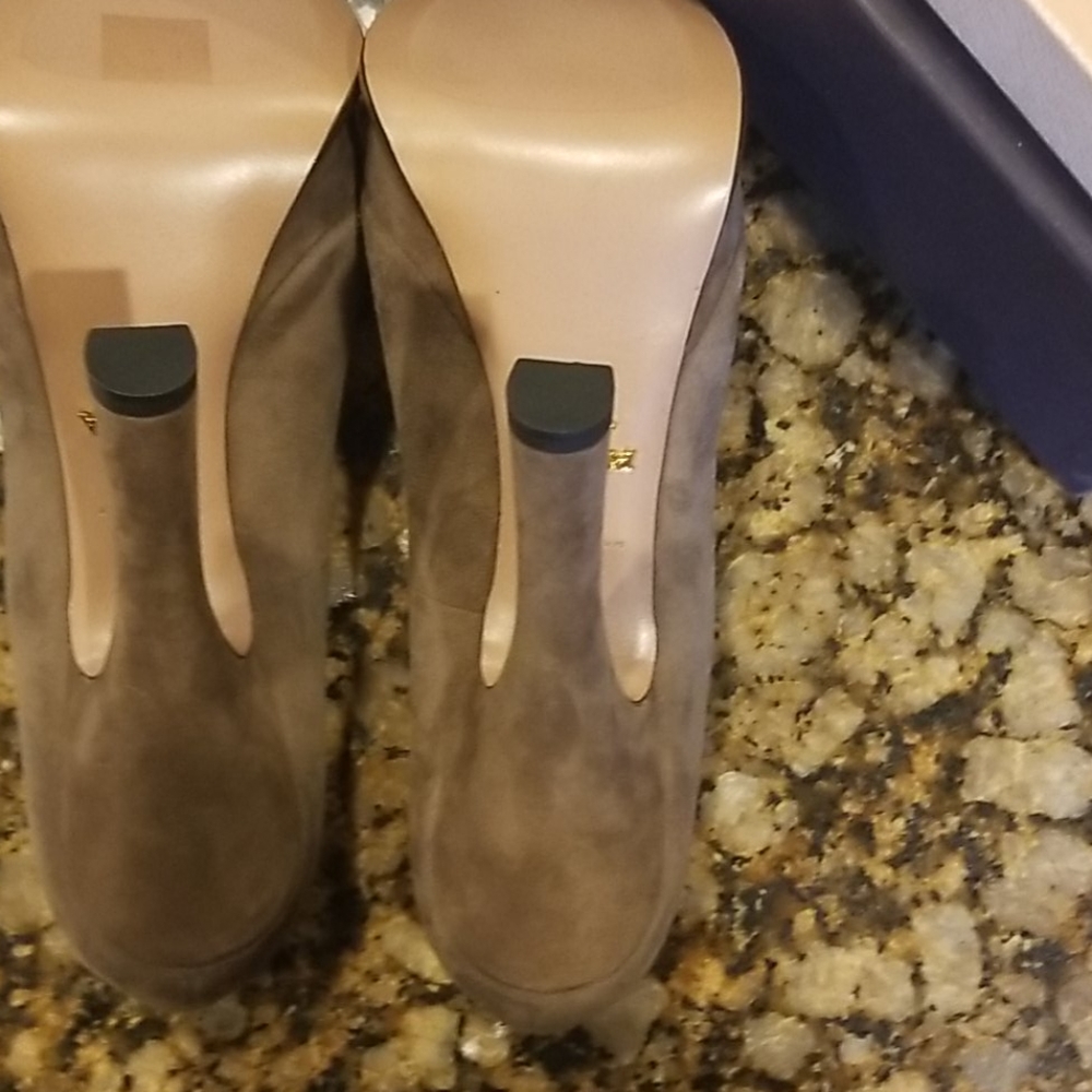 PRADA HEELS - Picture 10 of 10